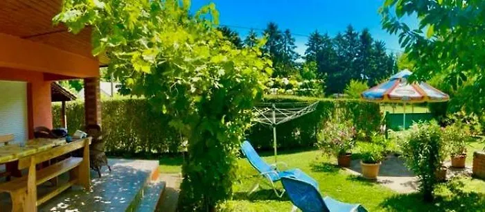 בית נופש 4 Haloszobas